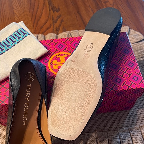 Tory Burch Cocoa and Perf Black Loafers - Picture 4 of 7